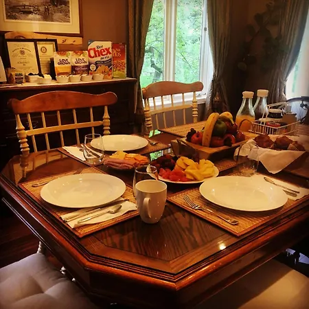 Tailwinds B&B-3